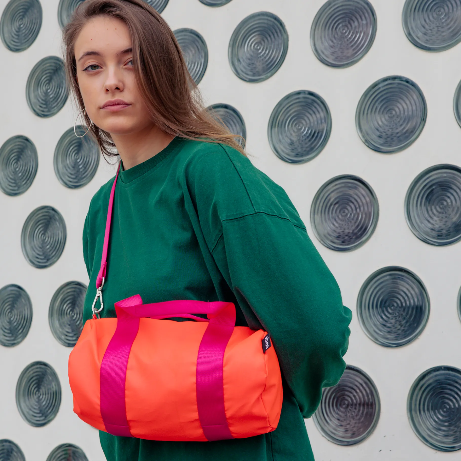 LOQI NEON Medium Weekender aus recyceltem Material in Dunkelorange Hot